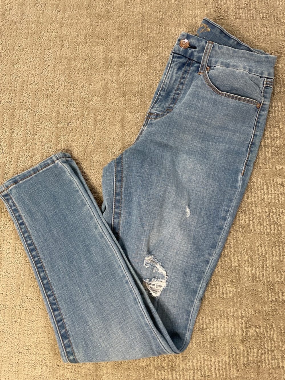 Seven7 Women's Medium Light Blue Distressed Skinny Jeans